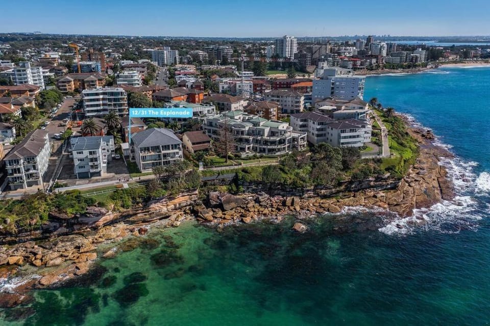 Property building, Bird's eye view, Beach, Location