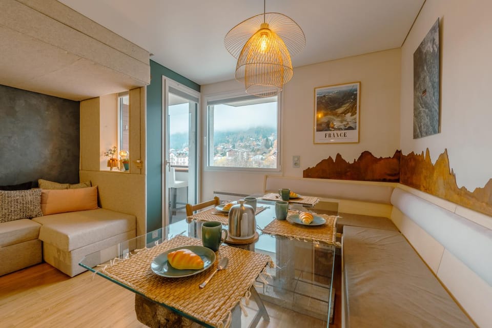 Living room, Dining area