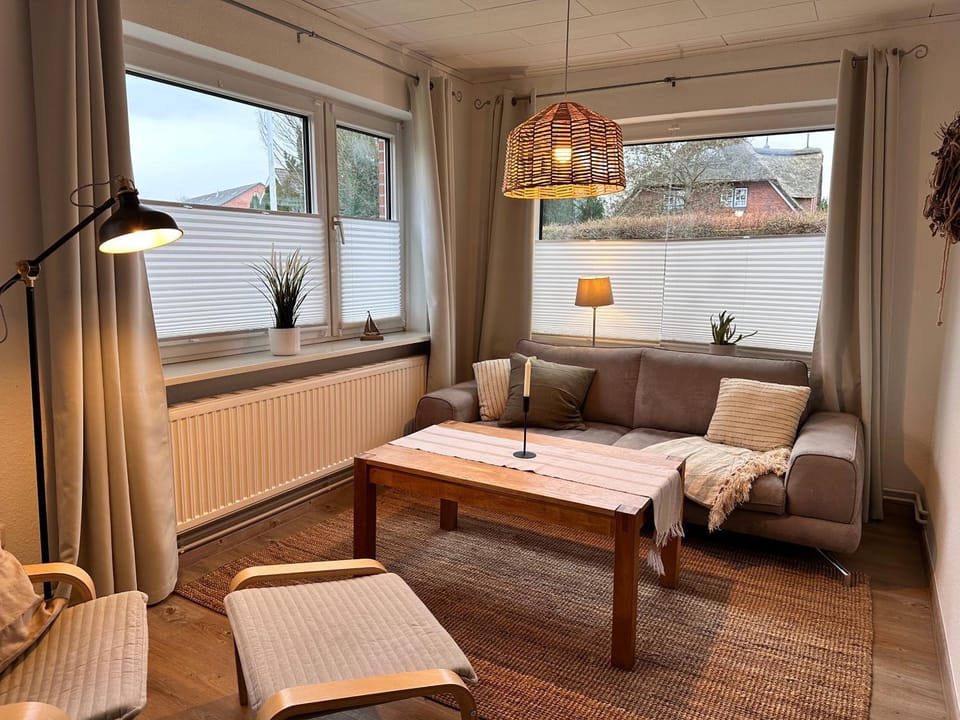 Living room, Seating area, internet