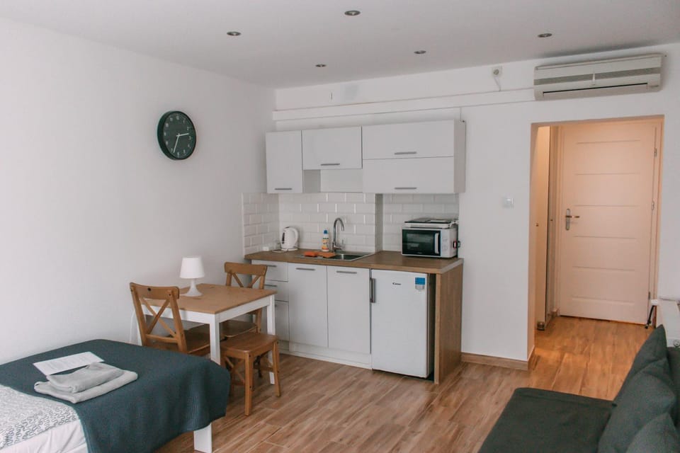 Bed, Coffee/tea facilities, Kitchen or kitchenette, Dining area, Bedroom
