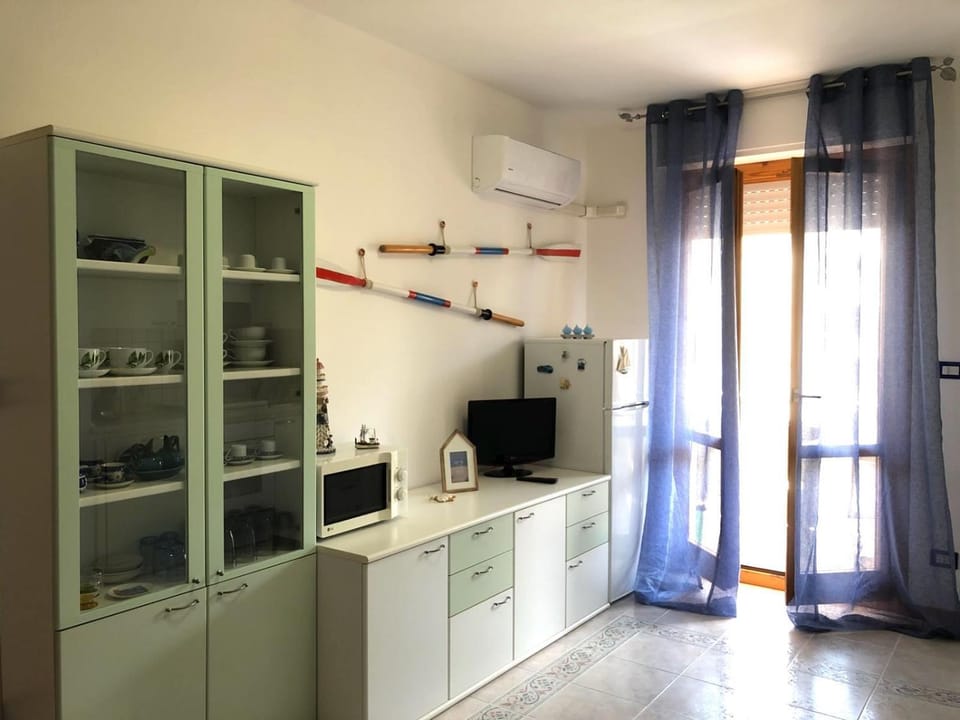 minibar, air conditioner