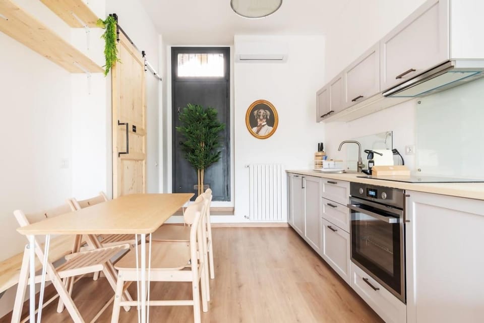 Kitchen or kitchenette, Dining area, stove