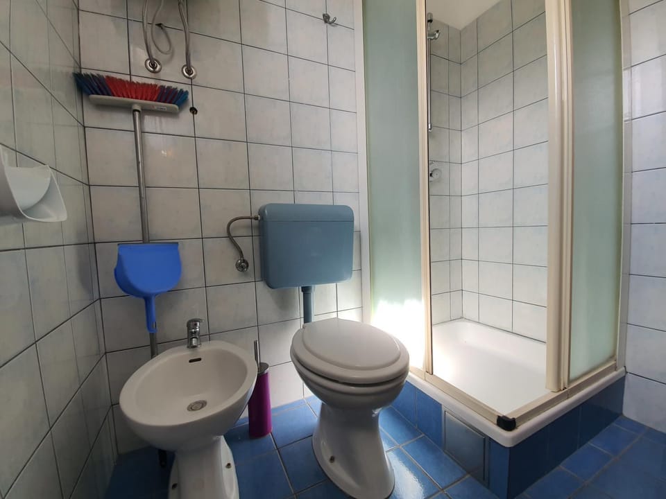 Shower, Toilet, bidet