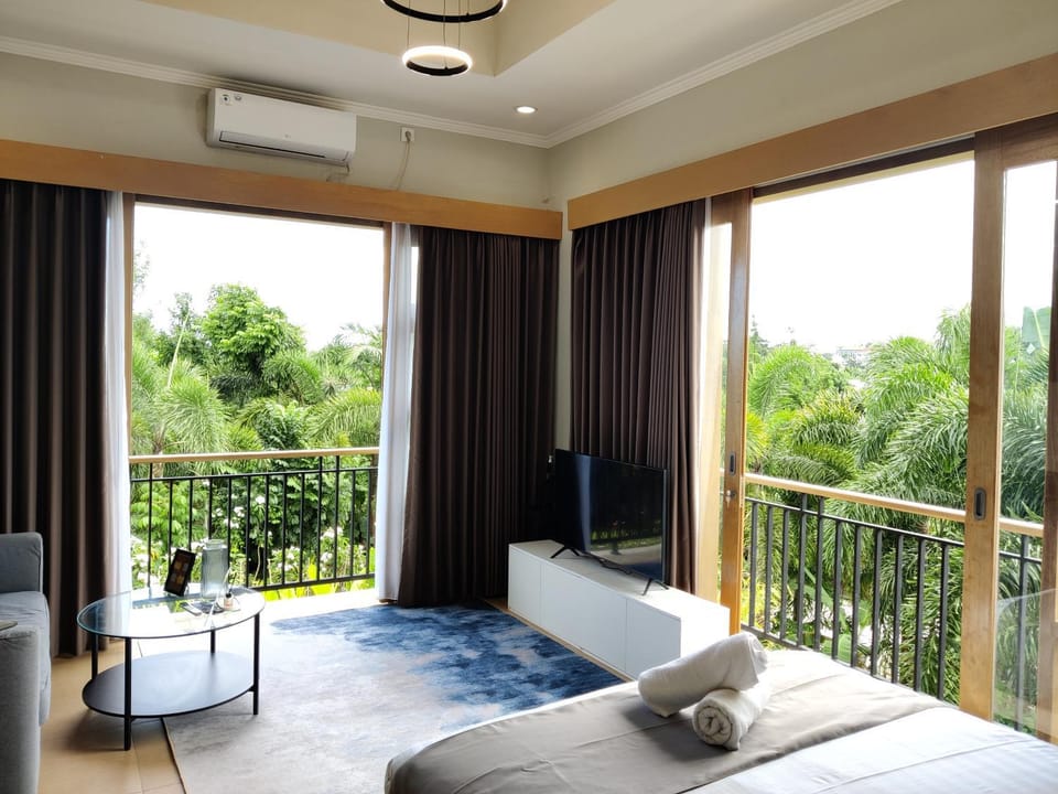 Bed, Day, View (from property/room), Balcony/Terrace, Living room, Photo of the whole room, Seating area, Bedroom, air conditioner