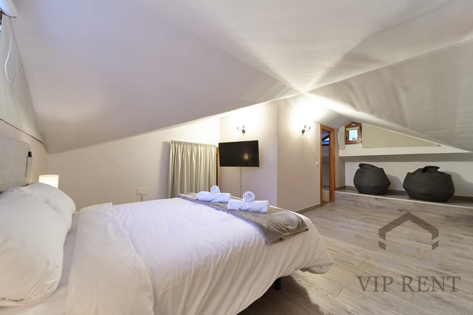 Communal lounge/ TV room, TV and multimedia, Photo of the whole room, Bedroom, towels