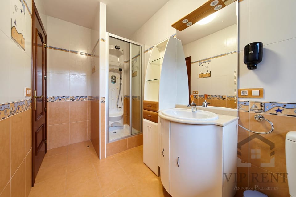 Shower, Toilet, Bathroom, Bath
