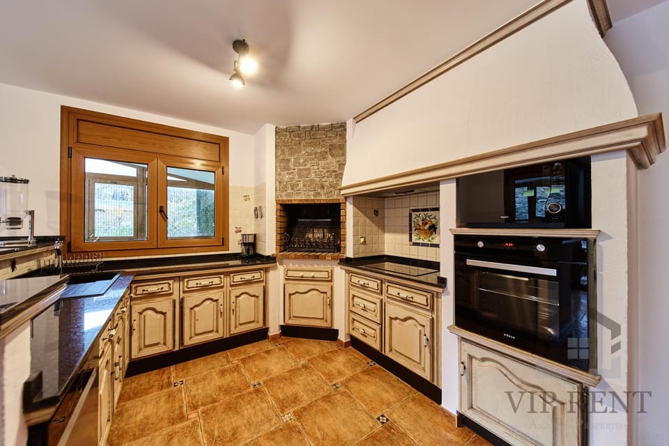 BBQ facilities, Kitchen or kitchenette, dishwasher, minibar, pet friendly, stove