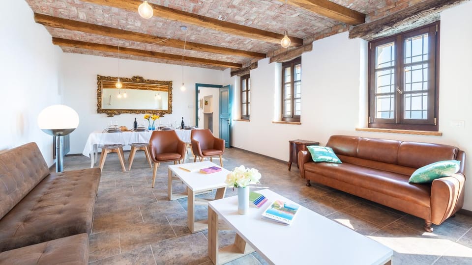 CASA LEONARDA 8&2, Emma Villas Villa in Piedmont