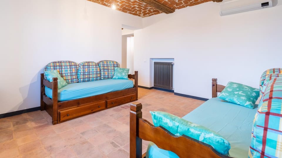 CASA LEONARDA 8&2, Emma Villas Villa in Piedmont