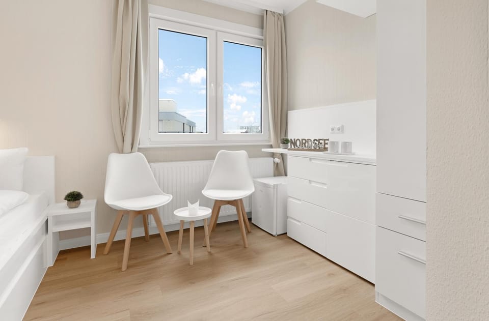 Bed, Seating area, Bedroom, wardrobe
