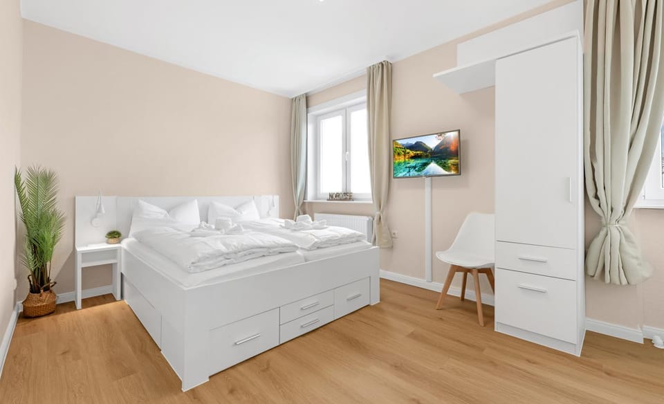 Bed, TV and multimedia, Bedroom, towels, wardrobe