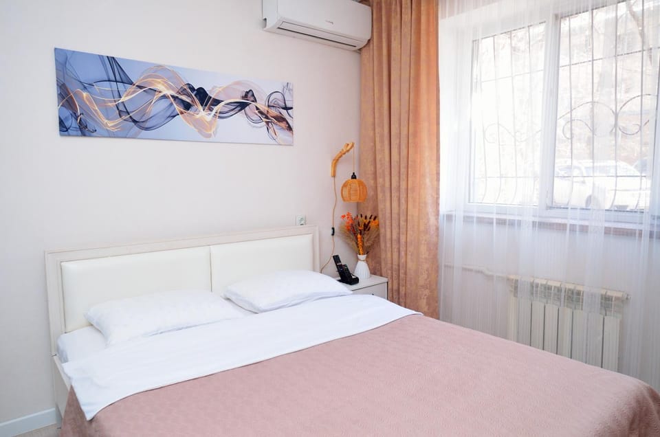 Bed, Photo of the whole room, Bedroom, air conditioner