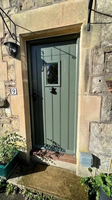 Boutique, weaver’s cottage. Views House in England