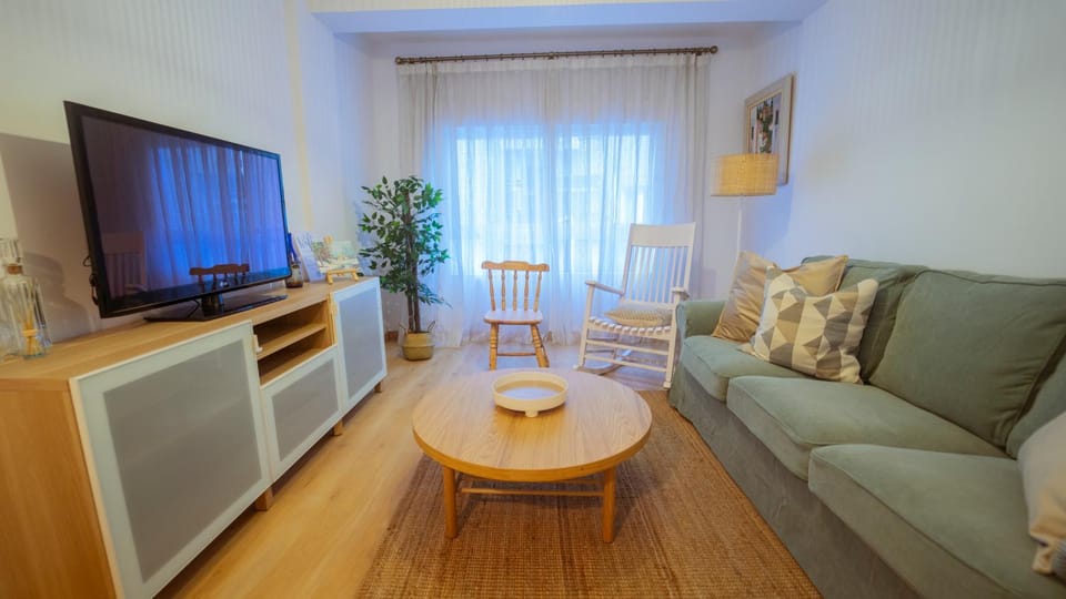 TV and multimedia, Living room, Seating area, Dining area, Evening entertainment
