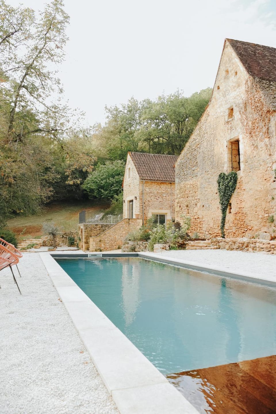 Property building, Day, Pool view, Swimming pool, Swimming pool, sunbed