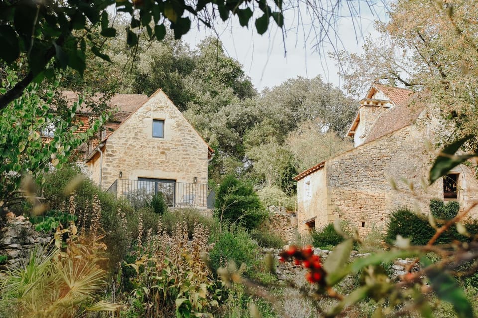 Property building, Patio, Day, Natural landscape, Garden, Autumn