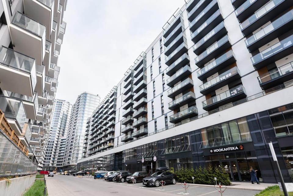 Property building, Neighbourhood, Location