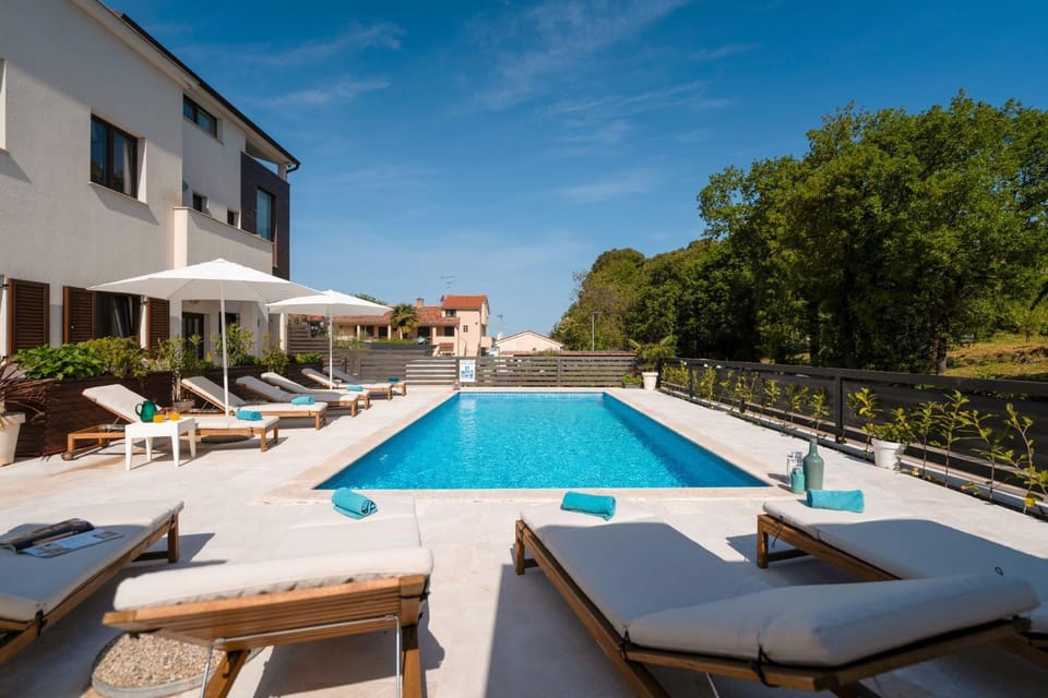 Property building, Patio, Spring, Day, Natural landscape, Pool view, Swimming pool, sunbed