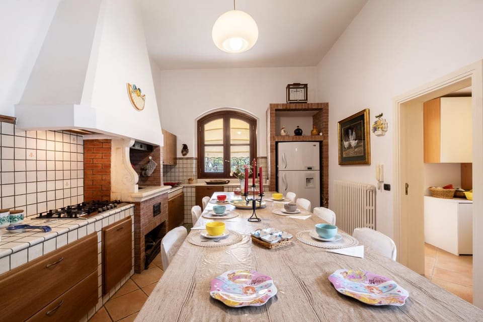 Property building, Kitchen or kitchenette, Living room