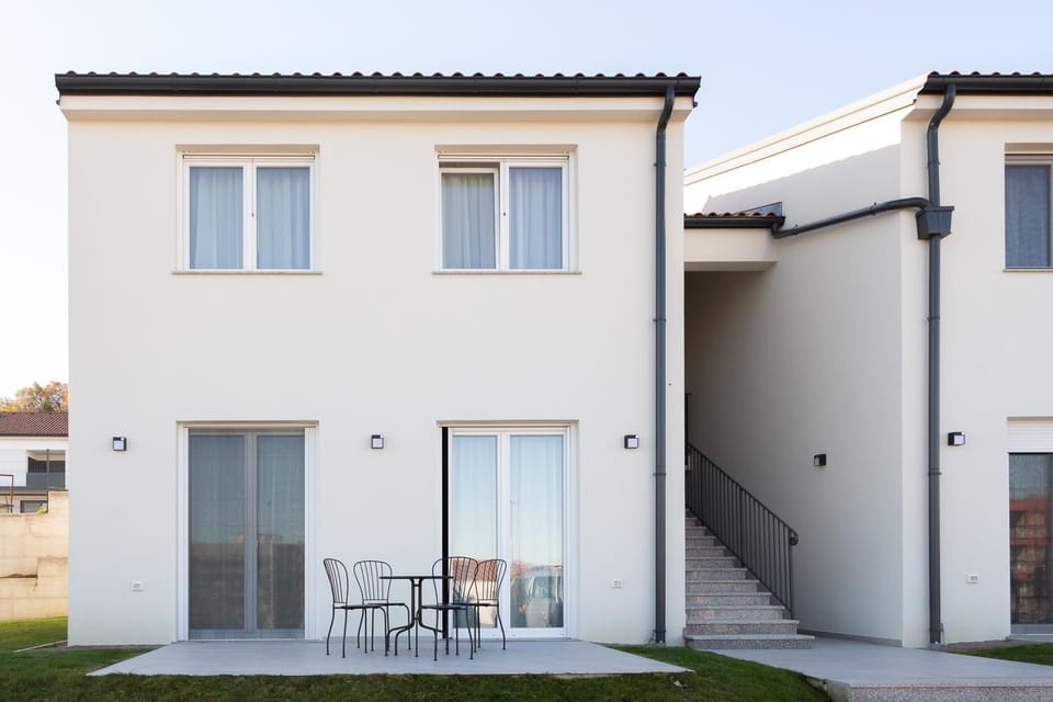 Property building, Patio, Balcony/Terrace, Inner courtyard view