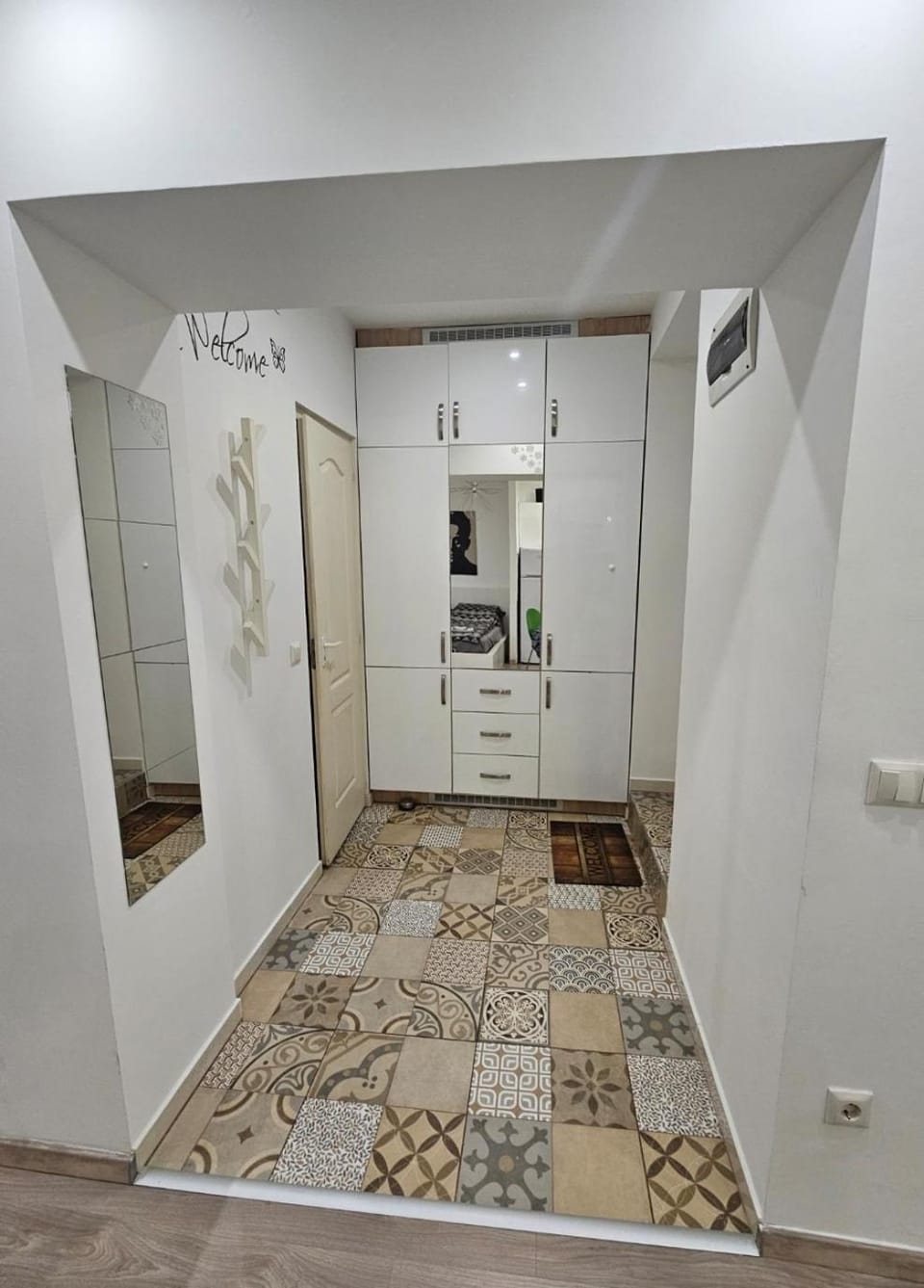 Facade/entrance, wardrobe