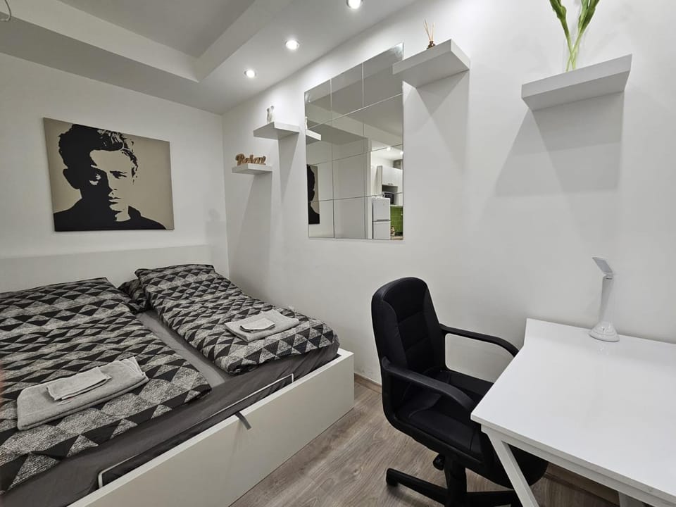 Bedroom, hair dresser