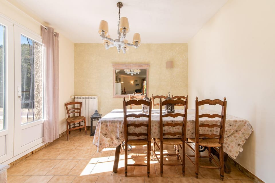 Seating area, Dining area