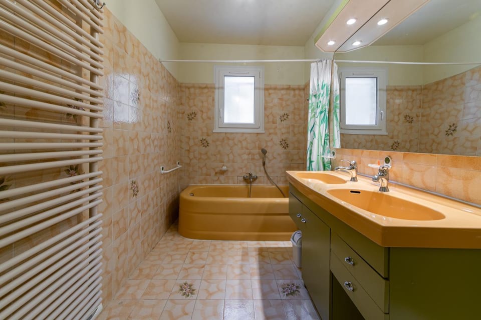 Bathroom, Bath