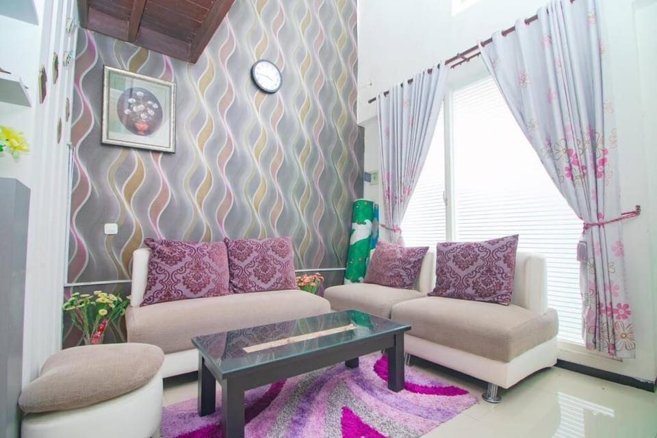 Family A18 Fiorence by Sans Villa Villa in Batu