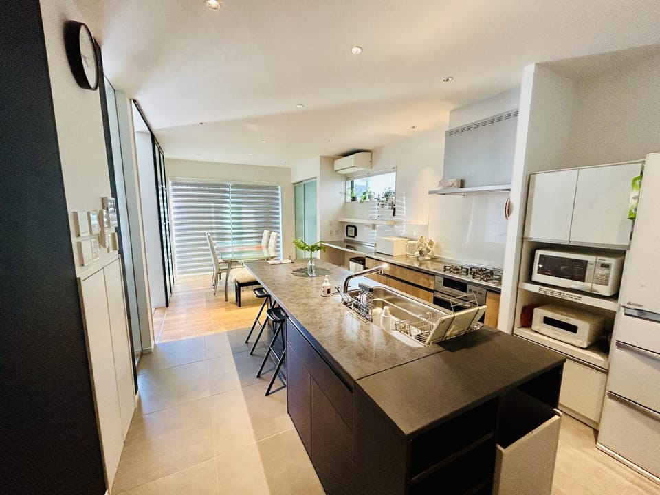 Coffee/tea facilities, dishwasher, minibar, pet friendly, stove, toaster, kitchen