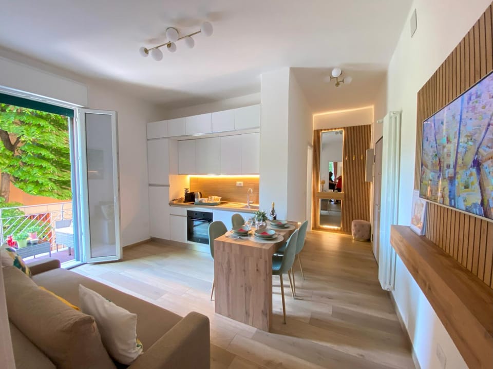 Facade/entrance, Spring, Kitchen or kitchenette, Living room, Seating area, kitchen, kitchen