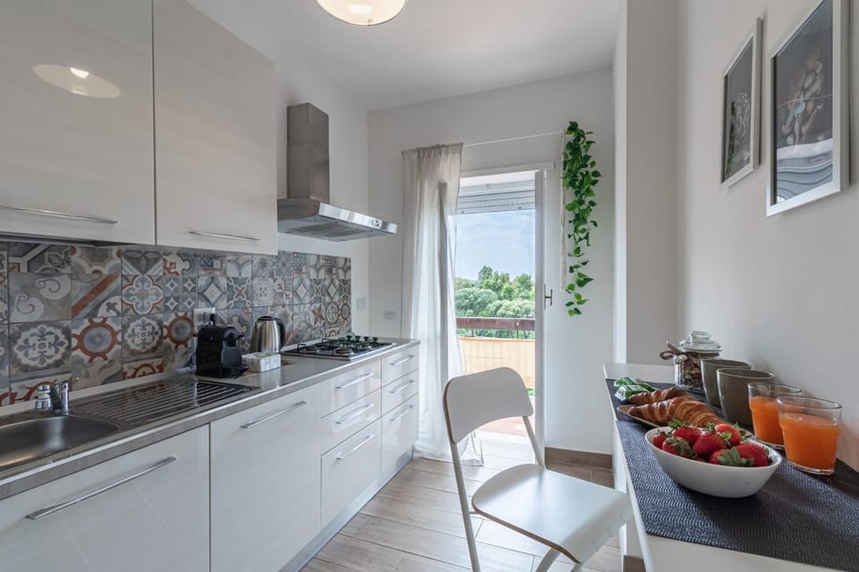 Kitchen or kitchenette, Dining area, oven, stove