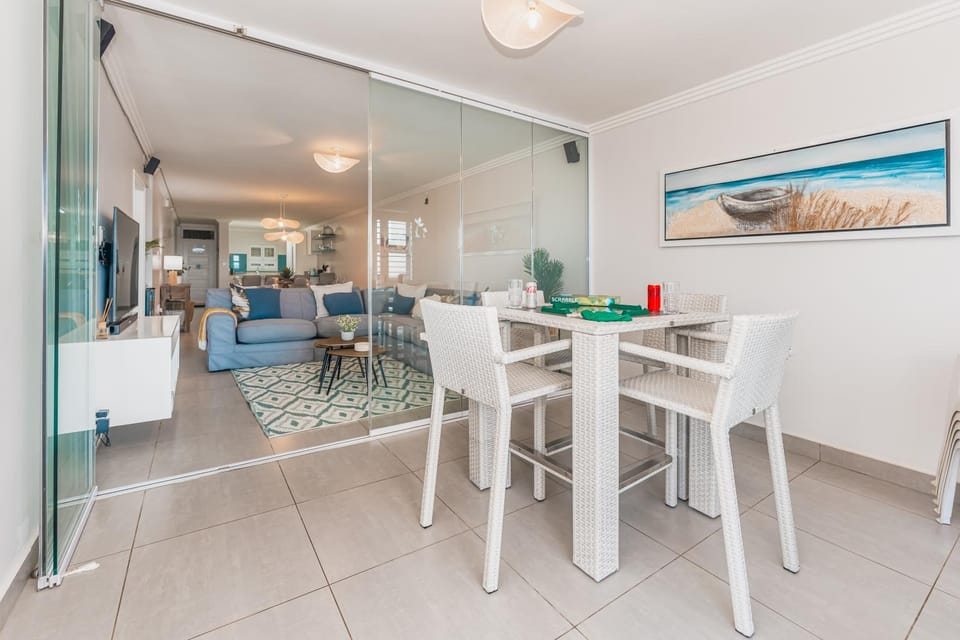 3 Skiathos- Stylish apartment with Breaker Views(no loadshedding) Apartment in Dolphin Coast