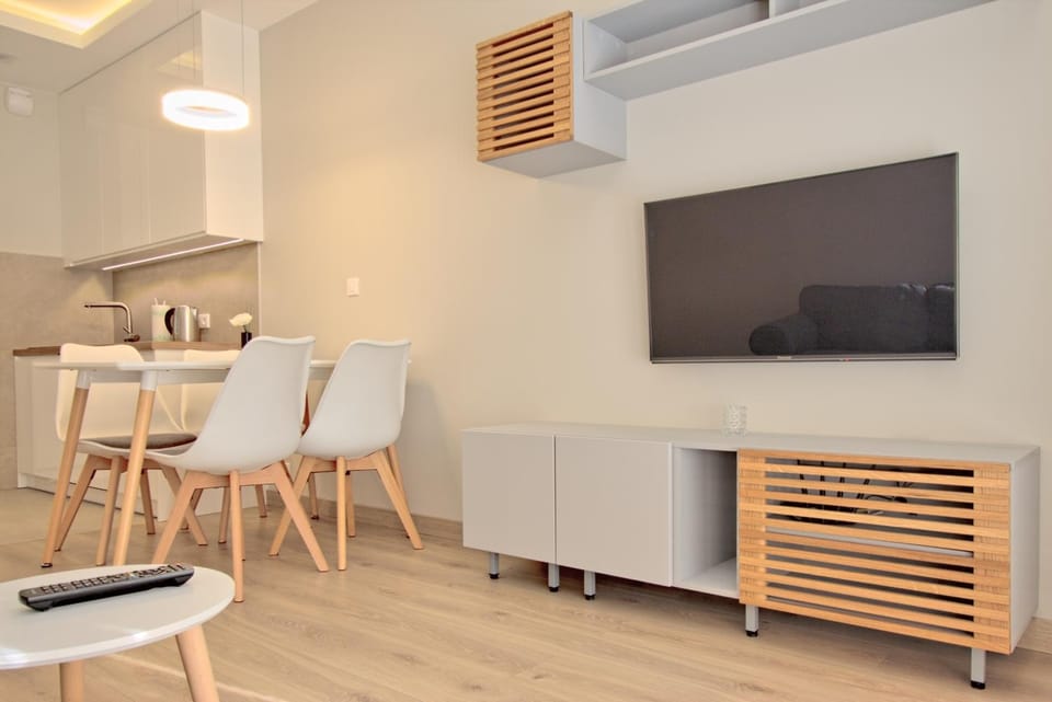 Communal lounge/ TV room, Living room, Dining area