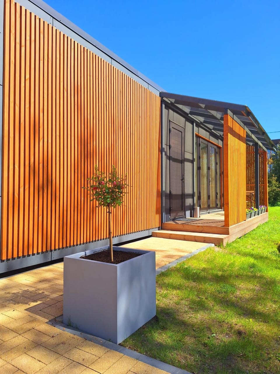 Facade/entrance, Off site