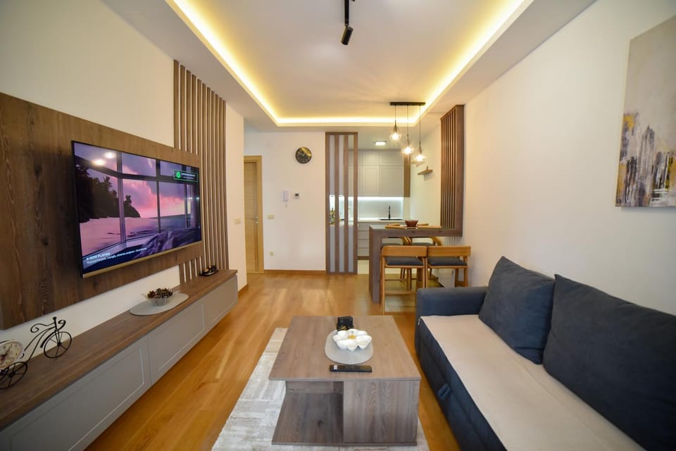 TV and multimedia, Living room, Seating area, Evening entertainment