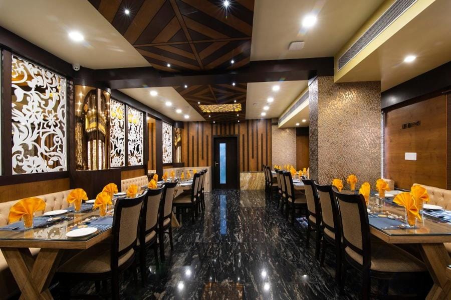 Property building, Restaurant/places to eat, Restaurant/places to eat, Food and drinks
