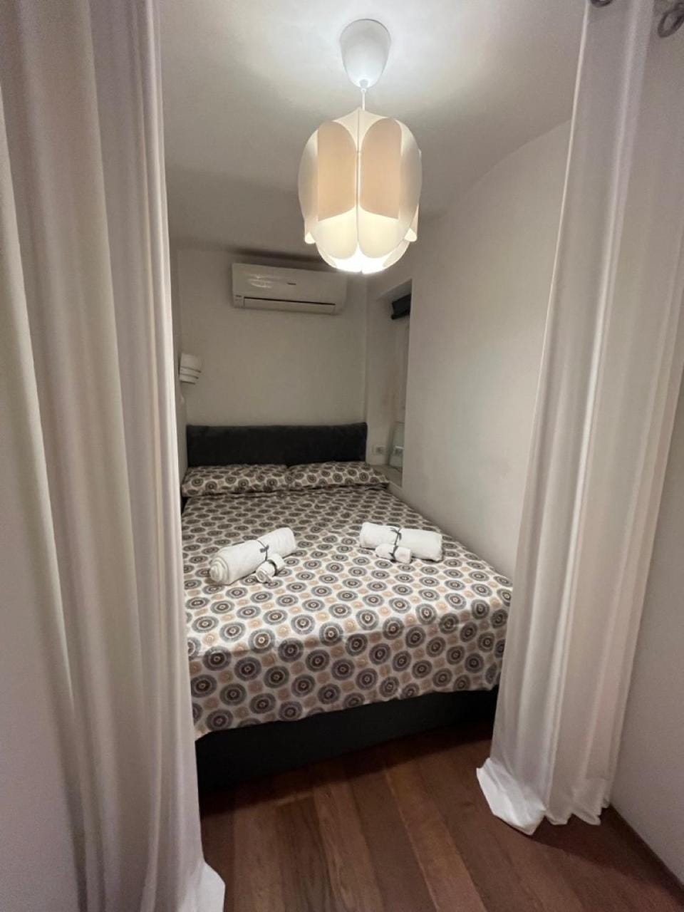 Bedroom, towels, air conditioner