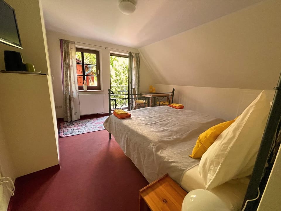 Patio, View (from property/room), Balcony/Terrace, Living room, Photo of the whole room, Bedroom, Garden view