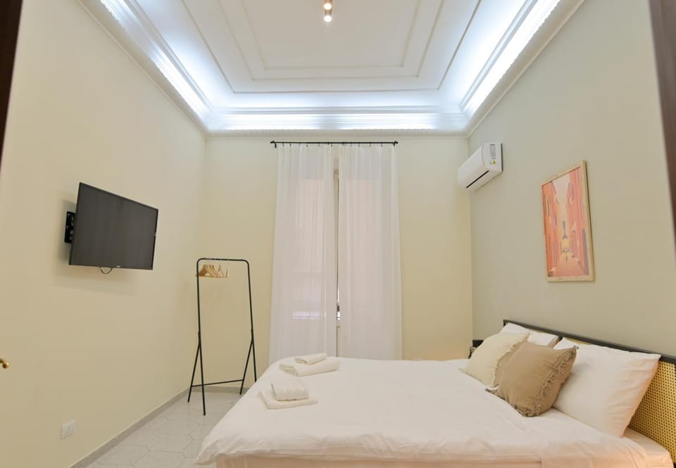 Bed, Photo of the whole room, Bedroom, air conditioner