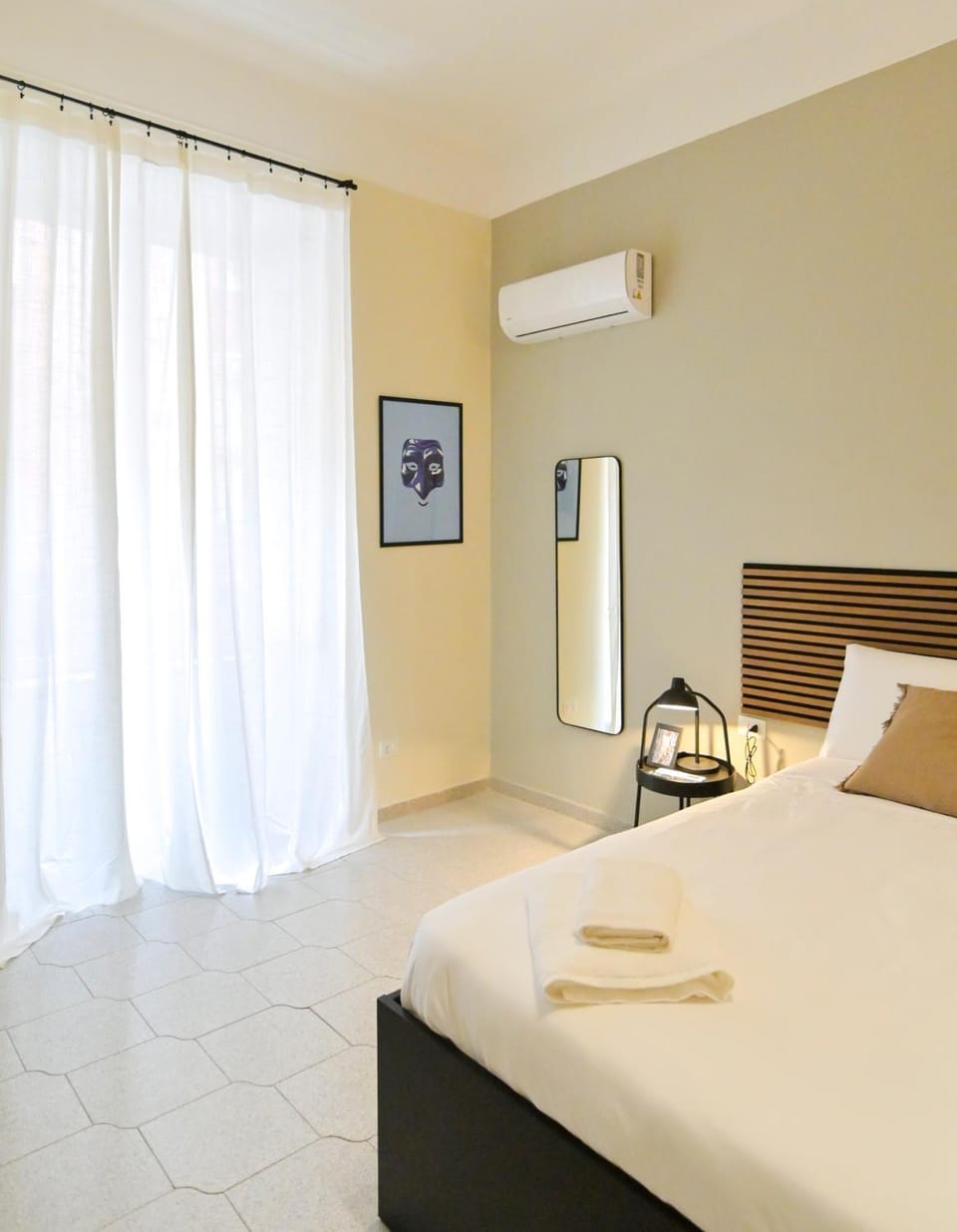 Bed, Photo of the whole room, air conditioner