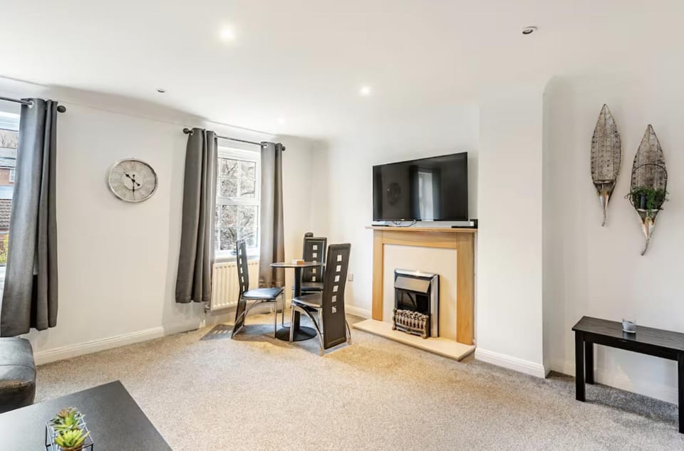 Charming 3-Bedroom Norwich Retreat Garden& Parking Apartment in Norwich