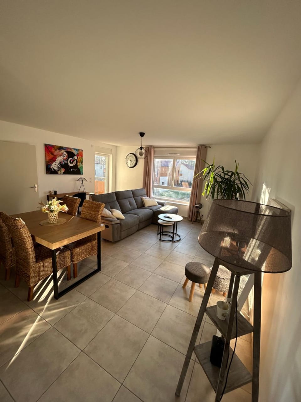 TV and multimedia, Living room, Seating area, Dining area