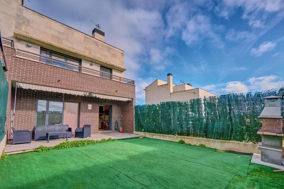 Property building, Patio, Day, Garden, Garden view
