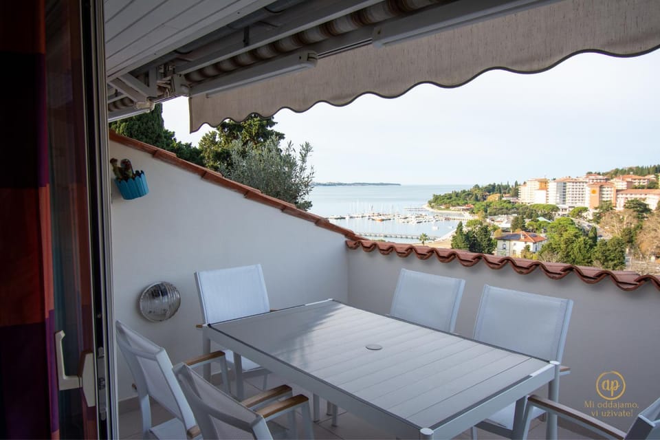 Natural landscape, Balcony/Terrace, Sea view