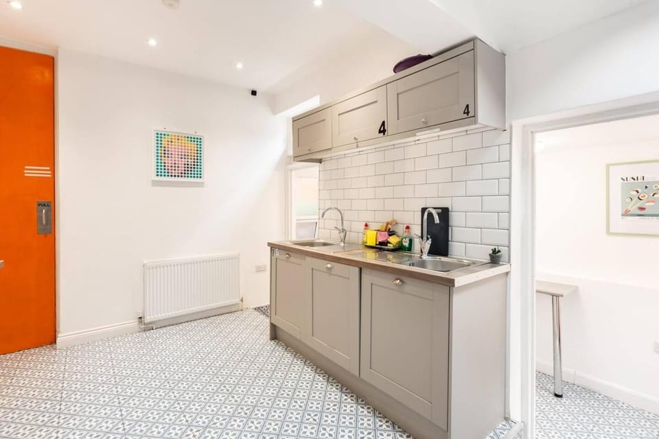 Coffee/tea facilities, Kitchen or kitchenette, minibar, oven, pet friendly, stove, toaster