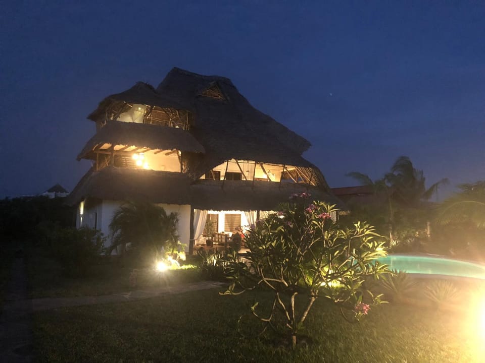 White bay pianoB Villa in Kenya