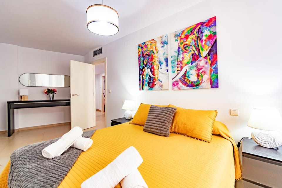 Photo of the whole room, Bedroom