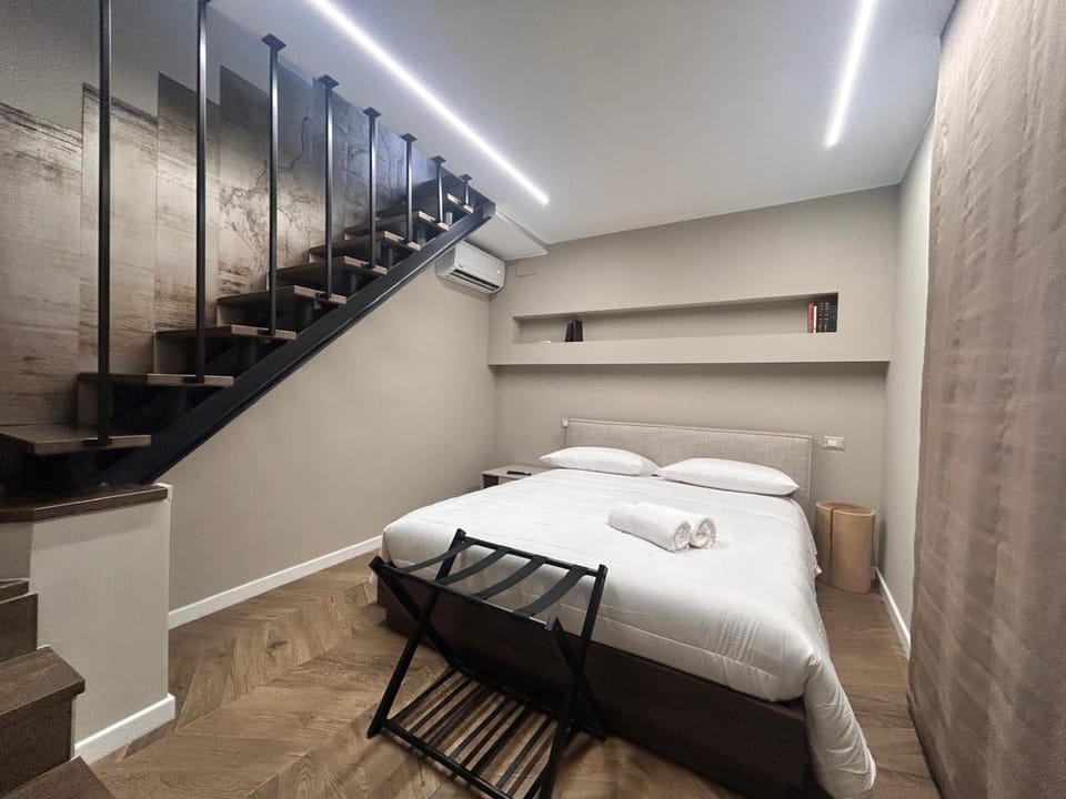 Bedroom, towels