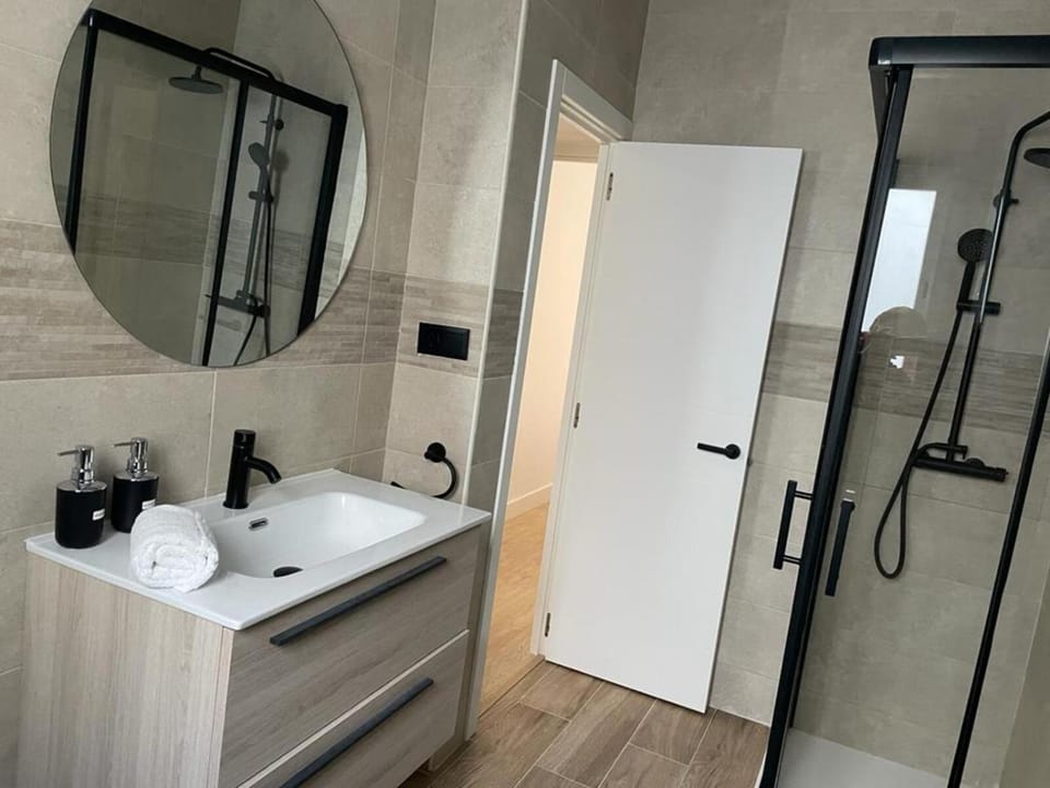 Shower, Bathroom, towels